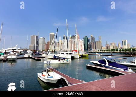 La vista dall'East River a Lower Manhattan dal Brooklyn Marina Foto Stock