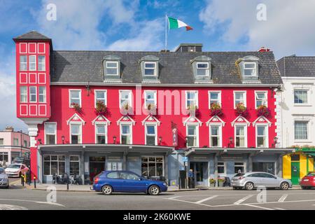 McSweeney Arms Hotel, College Street, Killarney, County Kerry, Irlanda. Street scene, Foto Stock
