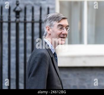 Londra, Regno Unito. 11th Ott 2022. Jacob Rees-Mogg, segretario d'affari, lascia una riunione del gabinetto al 10 Downing Street di Londra. Credit: Ian Davidson/Alamy Live News Foto Stock