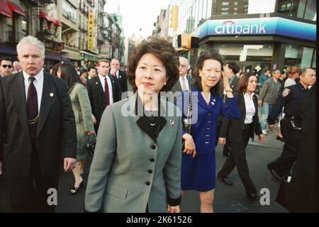 Ufficio del Segretario - il Segretario Elaine Chao a Chinatown a New York City (NYC) Foto Stock