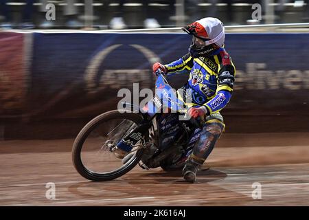 Manchester, Regno Unito. 10th Ott 2022. Tobiasz Musielak di Sheffield 'TruPlant' Tigers durante la prima tappa della Premiership Grand Final al National Speedway Stadium di Manchester, lunedì 10th ottobre 2022. (Credit: Eddie Garvey | MI News) Credit: MI News & Sport /Alamy Live News Foto Stock