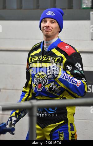 Manchester, Regno Unito. 10th Ott 2022. Tobiasz Musielak di Sheffield 'TruPlant' Tigers durante la prima tappa della Premiership Grand Final al National Speedway Stadium di Manchester, lunedì 10th ottobre 2022. (Credit: Eddie Garvey | MI News) Credit: MI News & Sport /Alamy Live News Foto Stock