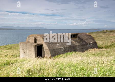 Edificio in cemento rovinato dalla seconda guerra mondiale, Hoxa Battery, Orkney, UK 2022 Foto Stock