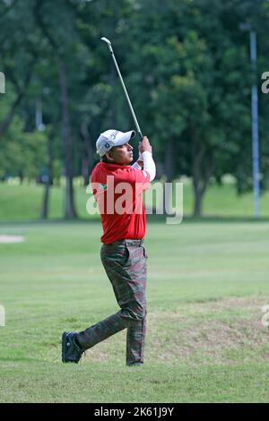 Dulal Hossain, golfista professionista del Bangladesh, partecipa al torneo di golf professionale Paragon del 7th al Kurmitola Golf Club di Dhaka, Bangl Foto Stock