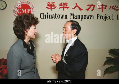 Ufficio del Segretario - il Segretario Elaine Chao a Chinatown a New York City (NYC) Foto Stock