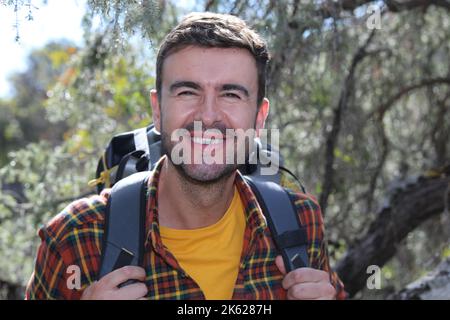 Allenamenti escursionisti con il suo zaino Foto Stock