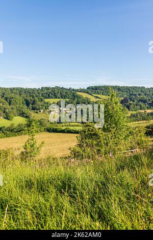 La prima mattina si accende il giorno di Midsummers (21st giugno) sul villaggio Cotswold di Slad, Gloucestershire UK - autore di casa di Laurie Lee di 'Cider with Rosie' Foto Stock