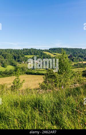 La prima mattina si accende il giorno di Midsummers (21st giugno) sul villaggio Cotswold di Slad, Gloucestershire UK - autore di casa di Laurie Lee di 'Cider with Rosie' Foto Stock