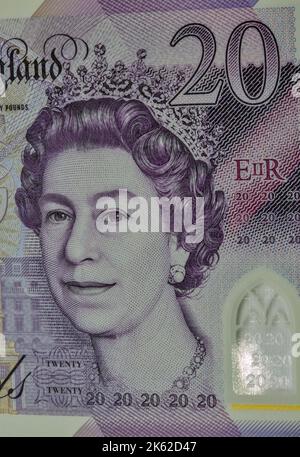 Closeup di banconote da venti sterline britanniche. Ritratto della Regina Elisabetta II Foto Stock