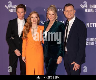 Londra, Regno Unito. 10th Ott 2022. Eddie Redmayne, Jessica Chastain, Amy Loughren e Tobias Lindholm partecipano alla "Good Nurse" Premiere del Regno Unito durante il 66th° BFI London Film Festival presso il Southbank Centre il 10 ottobre 2022 a Londra, Inghilterra UK. Foto di Gary Mitchell (Foto di Gary Mitchell/SOPA Images/Sipa USA) Credit: Sipa USA/Alamy Live News Foto Stock