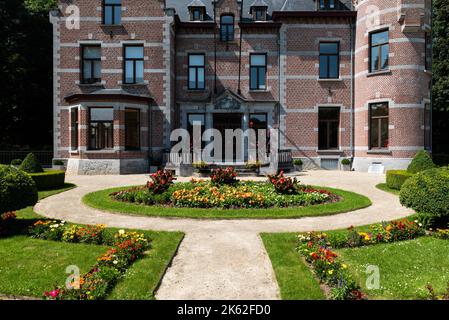 Lennik, Regione del Brabante Fiammingo - Belgio - 07 20 2021 - Vista sul castello di Groeneberg Foto Stock