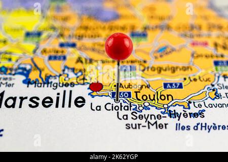 Mappa di la Ciotat. Primo piano della mappa di la Ciotat con la puntina rossa. Mappa con punto rosso di la Ciotat in Francia. Foto Stock