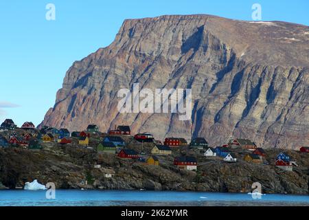 Vista della città groenlandese di Uummannaq, Groenlandia, Danimarca Foto Stock