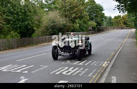 Antica Bentley classica guida nella città di Warwick, West Midlands Foto Stock