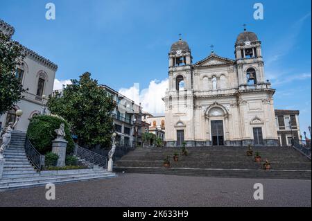 Bella chiesa a Zafferana Etnea Foto Stock