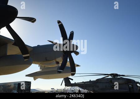 Pale a elica su un USMC KC-130J Super Hercules trasporto Foto Stock