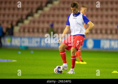 Wigan, Regno Unito. 11th ottobre 2022. Dominic Hyam of Blackburn Rovers (5) si scalda durante la partita del campionato Sky Bet tra Wigan Athletic e Blackburn Rovers al DW Stadium di Wigan martedì 11th ottobre 2022. (Credit: Mike Morese | MI News) Credit: MI News & Sport /Alamy Live News Foto Stock