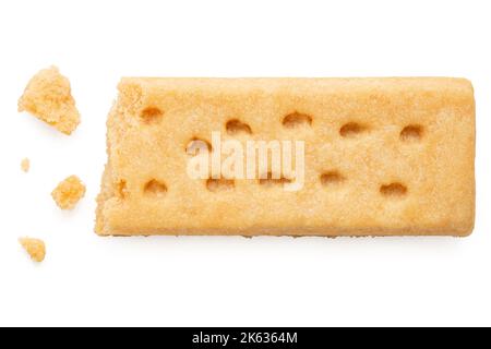 Biscotto finger bread al burro parzialmente mangiato isolato su bianco. Vista dall'alto. Foto Stock