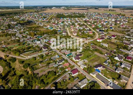 vista panoramica aerea di sviluppo privato con case di campagna o villaggio Foto Stock