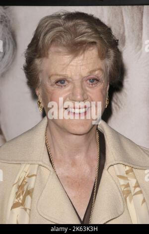 STATI UNITI. 18th Feb, 2015. 'The Queen' (prima) Angela Lansbury 10-3-2006/Academy of Motion Picture Arts & Sciences/Beverly Hills, CA/Miramax/Photo by Joseph Martinez Credit: PictureLux/The Hollywood Archive/Alamy Live News Foto Stock