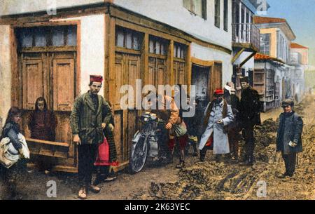 Un motociclista Touring inglese - si fermò a Dojran, una città sulla sponda occidentale del lago Dojran nella parte sud-orientale della Macedonia del Nord. Foto Stock