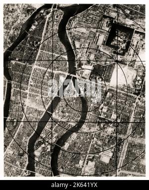 Vista aerea della città di Hiroshima, Giappone, con il punto di mira della bomba atomica 1945, seconda guerra mondiale Foto Stock