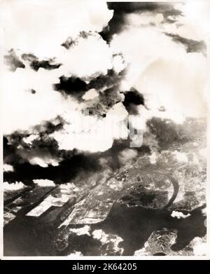 Vista aerea della città di Hiroshima, Giappone, con il punto di esplosione della bomba atomica 1945, seconda guerra mondiale Foto Stock