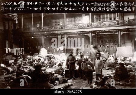 Immenso diluvio paludi città cinese - pensato per essere Tientsin (Tianjin) nel 1917. Grandi inondazioni è noto di avere preso il posto che anno - intasano le strade la maggior parte della città e facendo in modo che sia un problema dei profughi e diffusa malattia. Foto Stock