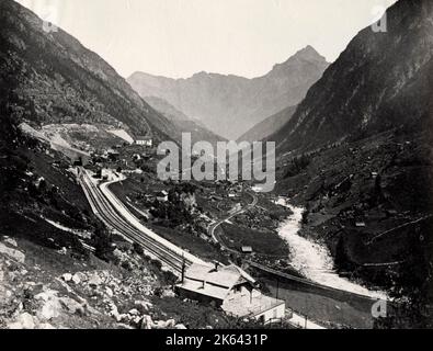 19th ° secolo fotografia d'epoca: San Gottardo Traforo ferroviario, Svizzera, poco dopo il completamento Foto Stock
