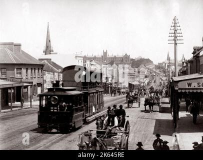 c. 1890s Australia - Sydney Street con tram a vapore e carrozze a cavallo Foto Stock