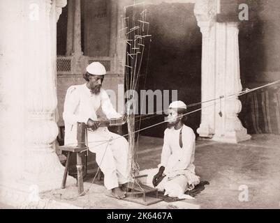 Xix secolo vintage fotografia India - gold lace maker Pastore e Robertson, 1860s Foto Stock