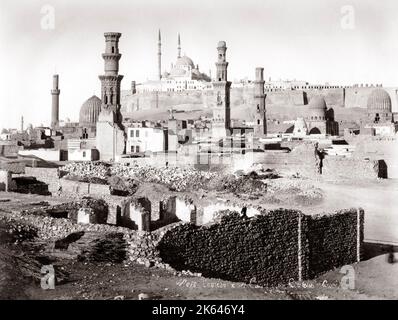 Tombe dei califfi e Cittadella, Il Cairo, Egitto, c.1890 Foto Stock
