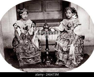 C.1860's Sud Est Asiatico - mogli del re Mongkut - Chao Chom Manda Beng e Chao Chom Manda Huang, Siam Thailandia Foto Stock