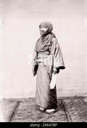 Il Giappone del 1870 - matron giapponese in abbigliamento invernale - dalla rivista 'far East' Foto Stock