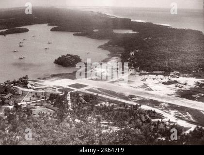 1940s Oceano Indiano - pista di volo a Galle, Ceylon, Sri Lanka Fotografia di un ufficiale di reclutamento dell'esercito britannico di stanza in Africa orientale e in Medio Oriente durante la seconda guerra mondiale Foto Stock