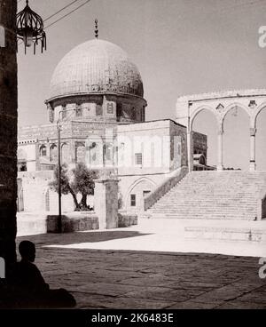 1943 - Gerusalemme, Palestina (Israele) - la moschea di omar fotografia di un ufficiale di reclutamento dell'esercito britannico di stanza in Africa orientale e in Medio Oriente durante la seconda guerra mondiale Foto Stock