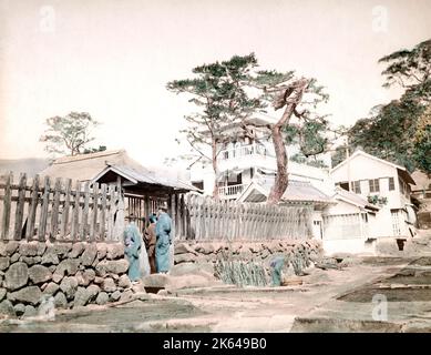 C. 1880 Giappone - Vista delle sorgenti di acqua calda e inn a Atami Foto Stock