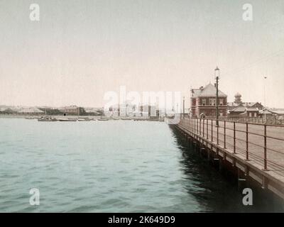 C. 1880 Giappone - vista di fronte del porto di Yokohama Foto Stock