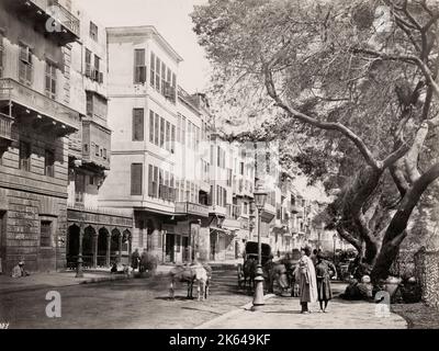 Fotografia d'epoca del XIX secolo: scena di strada, Cairo Egitto. Foto Stock