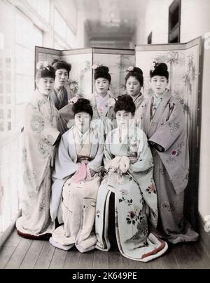 Gruppo di prostitute in un bordello, Giappone, circa 1880's Vintage tardo 19th ° secolo fotografia Foto Stock