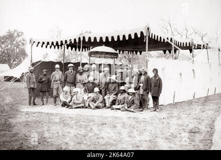 British e il nord i leader indiani (?) foto di gruppo, c.1880's Foto Stock