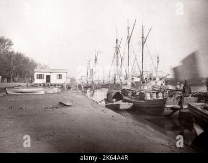 C.1880s Cina - barche lungo il Bund, Hankow Hankou Foto Stock