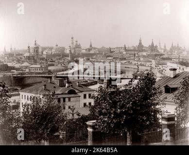 Xix secolo vintage fotografia Russia - Vista sul tetto di Mosca verso il Cremlino. Foto Stock