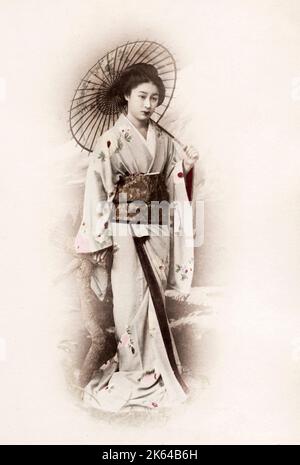 Ritratto in studio vintage del 19th° secolo, Giappone Foto Stock
