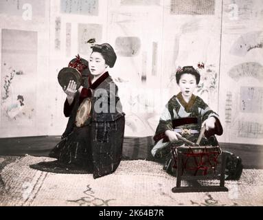 Ritratto in studio vintage del 19th° secolo, Giappone Foto Stock