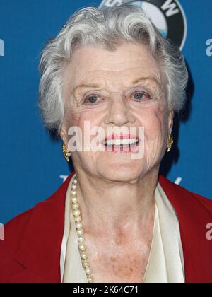 (FILE) Angela Lansbury morta a 96. Secondo una dichiarazione della sua famiglia fornita a NBC, 'i bambini di Dame Angela Lansbury sono tristi per annunciare che la loro madre è morta pacificamente nel suo sonno a casa a Los Angeles alle 1:30 di oggi, martedì 11 ottobre 2022, appena cinque giorni timido del suo 97th ° compleanno, ' la sua famiglia ha detto in una dichiarazione. Credit: Image Press Agency/Alamy Live News Foto Stock