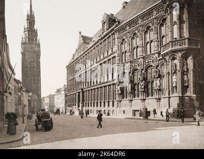 Fotografia d'epoca del XIX secolo: Il campanile di Gand alto 91 metri è una delle tre torri medievali che si affacciano sul centro storico di Gand, in Belgio. Foto Stock