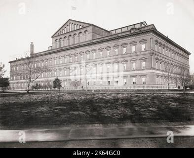 Fotografia con la stampa d'epoca dei primi del XX secolo: Pension Building, National Building Museum, Washington, 1920's. Foto Stock