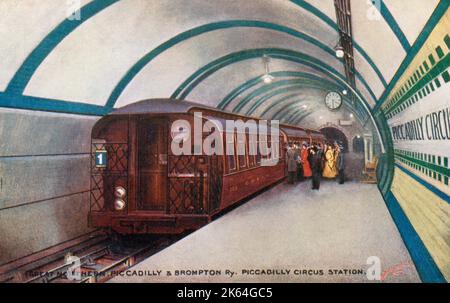 Great Northern, Piccadilly and Brompton Railway - Piccadilly Circus Station - The Platform Foto Stock