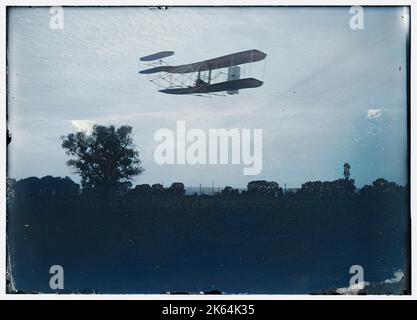 Volo 41: Orville volando a sinistra ad un'altezza di circa 60 metri; Huffman Prairie, Dayton, Ohio. Data: 29th settembre 1905 Foto Stock